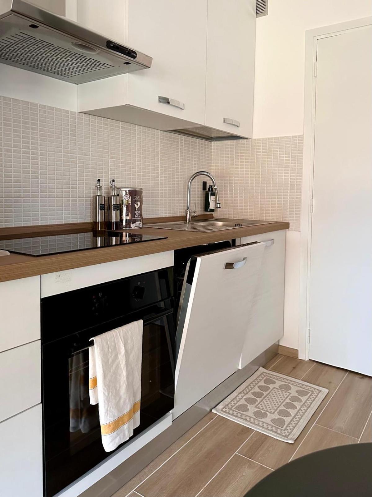 Studio Kialeo Pres De La Plage Avec Parking Roquebrune-Cap-Martin Bagian luar foto